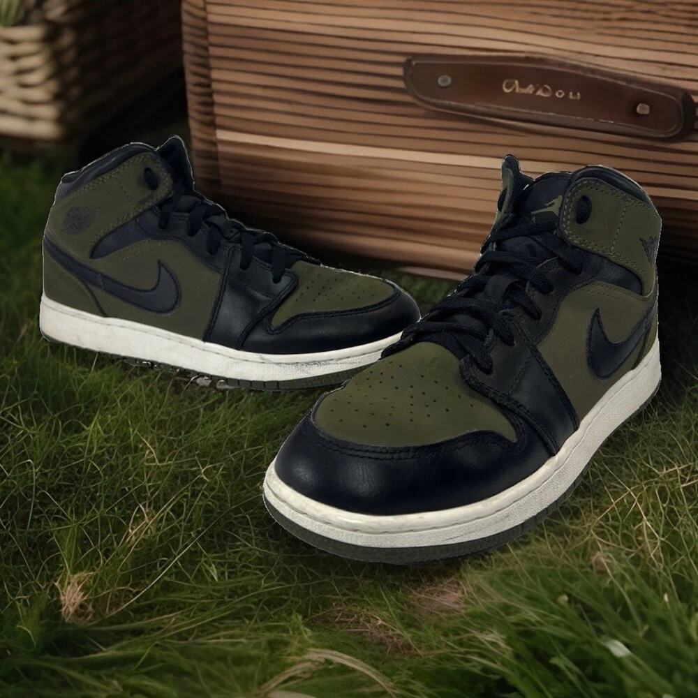 Nike Air Jordan 1 Retro Mid GS Youth Size 7Y Olive Canvas Black White 554725-301